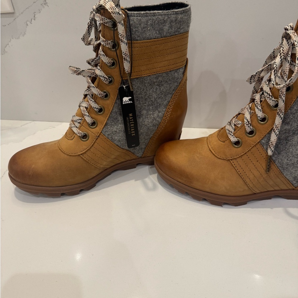 Sorel Women's Lace Up Brown and Gray Boots